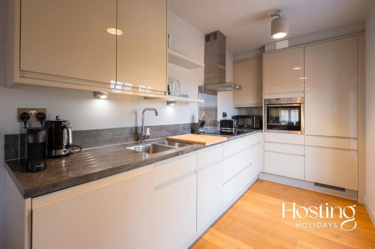 Stylish Luxury Apartment In The Centre Of Henley Exterior foto
